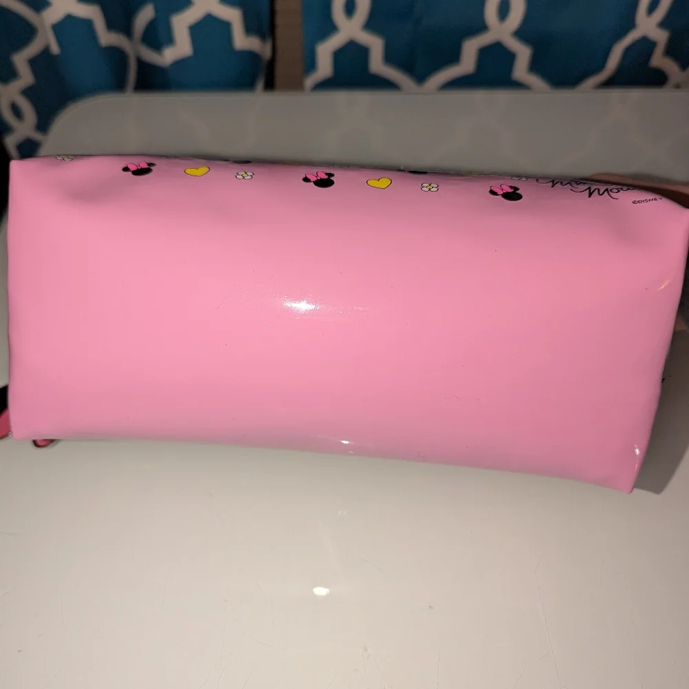~The Creme Shop Disney Minnie Mouse Makeup Cosmetic Toiletry Bag - Pink Black